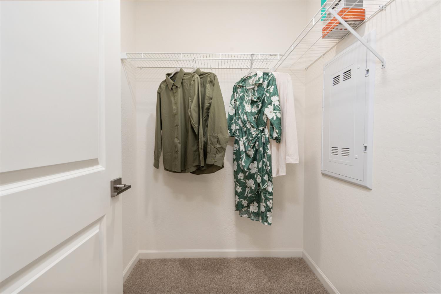 2047 N Wagon Ln, Clovis, CA 93619