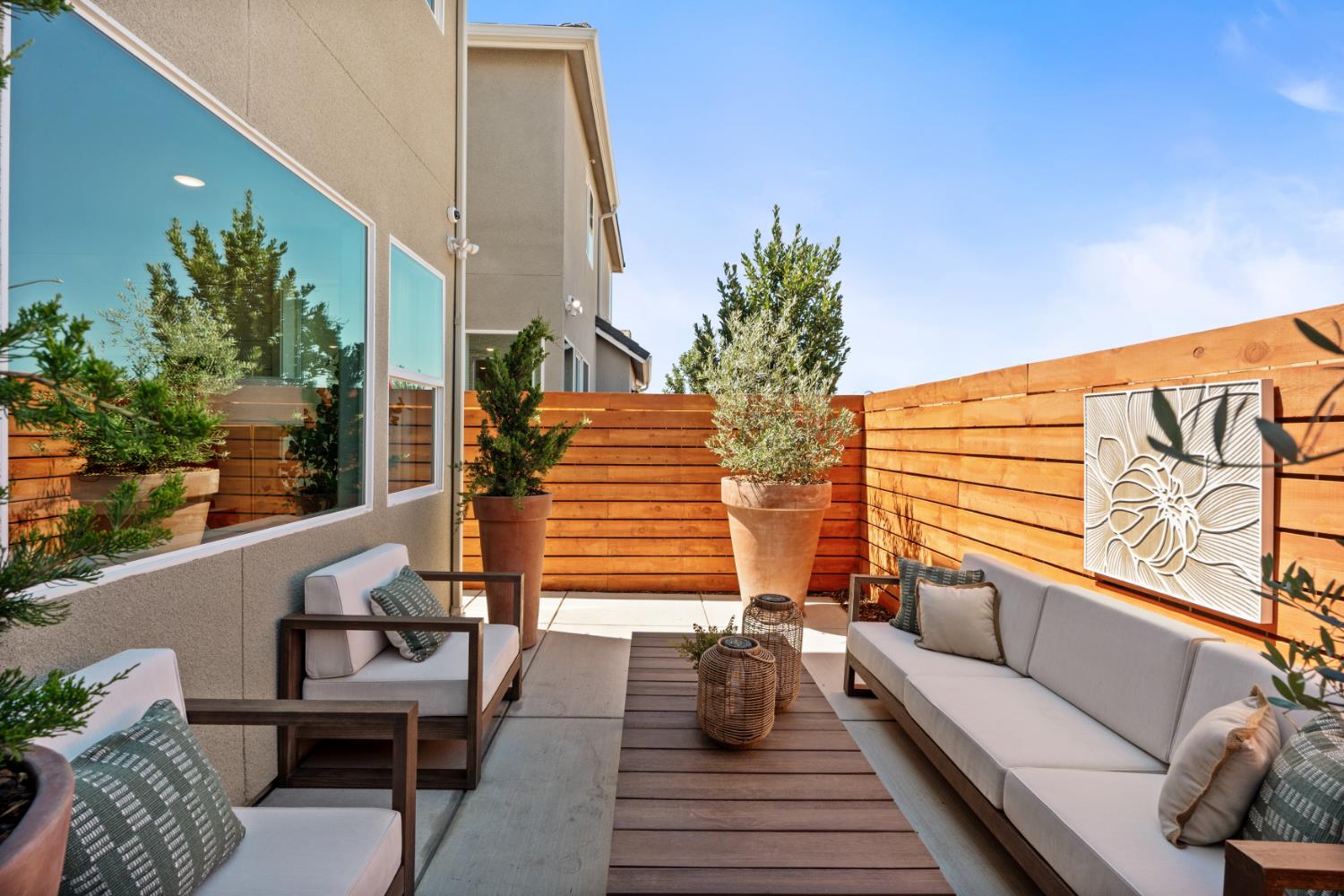 2047 N Wagon Ln, Clovis, CA 93619