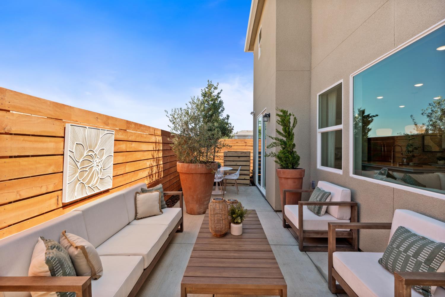 2047 N Wagon Ln, Clovis, CA 93619