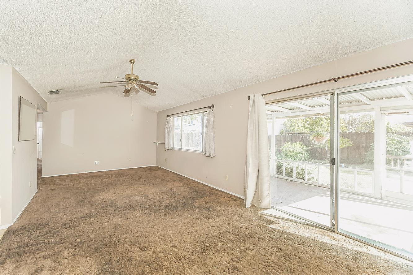 3025 Timmy Ave, Clovis, CA 93612