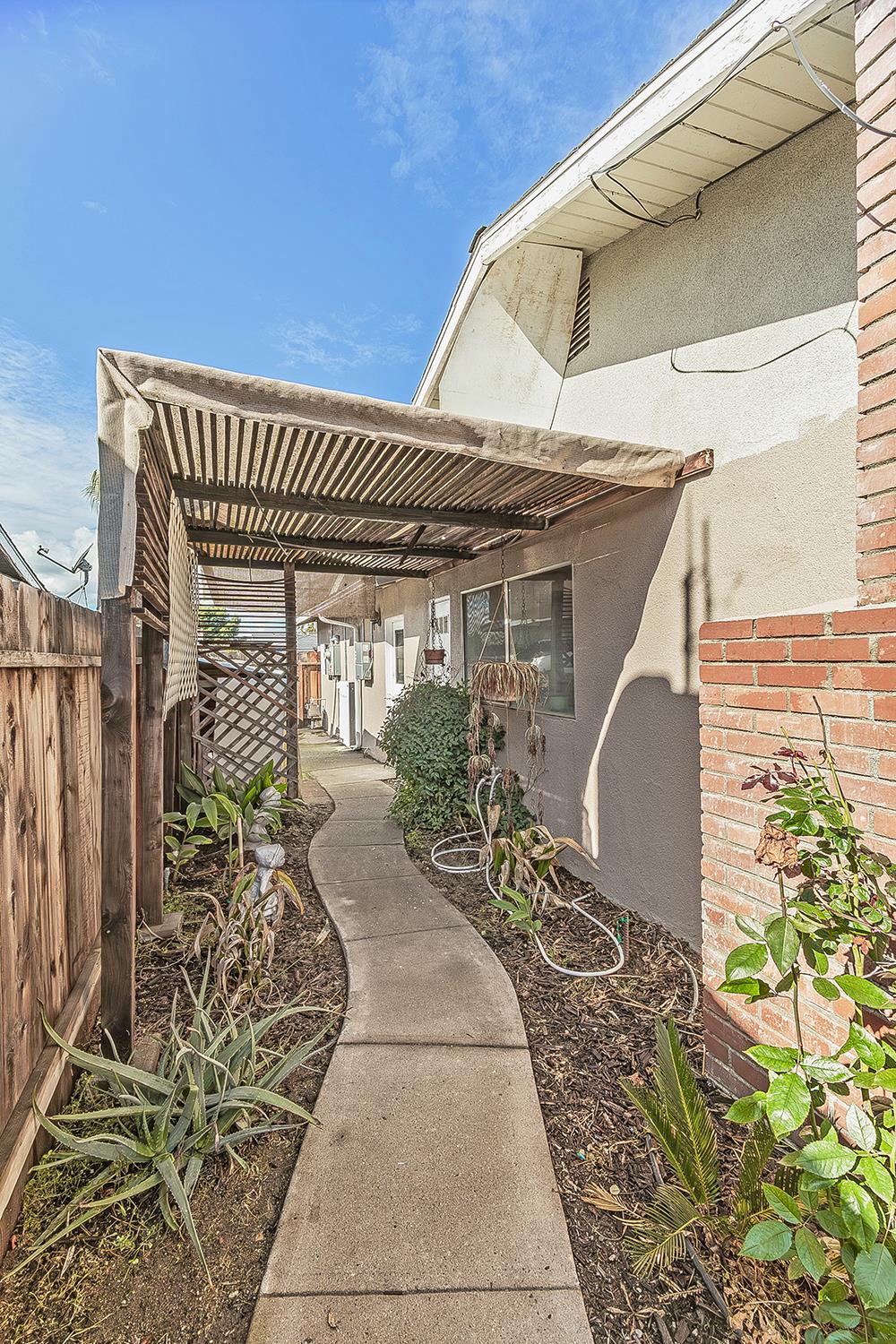 3025 Timmy Ave, Clovis, CA 93612