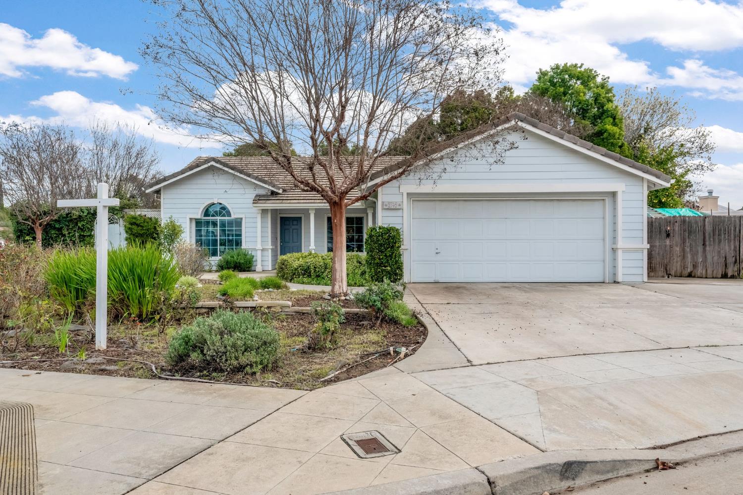 2746 Beverly Ave, Clovis, CA 93611