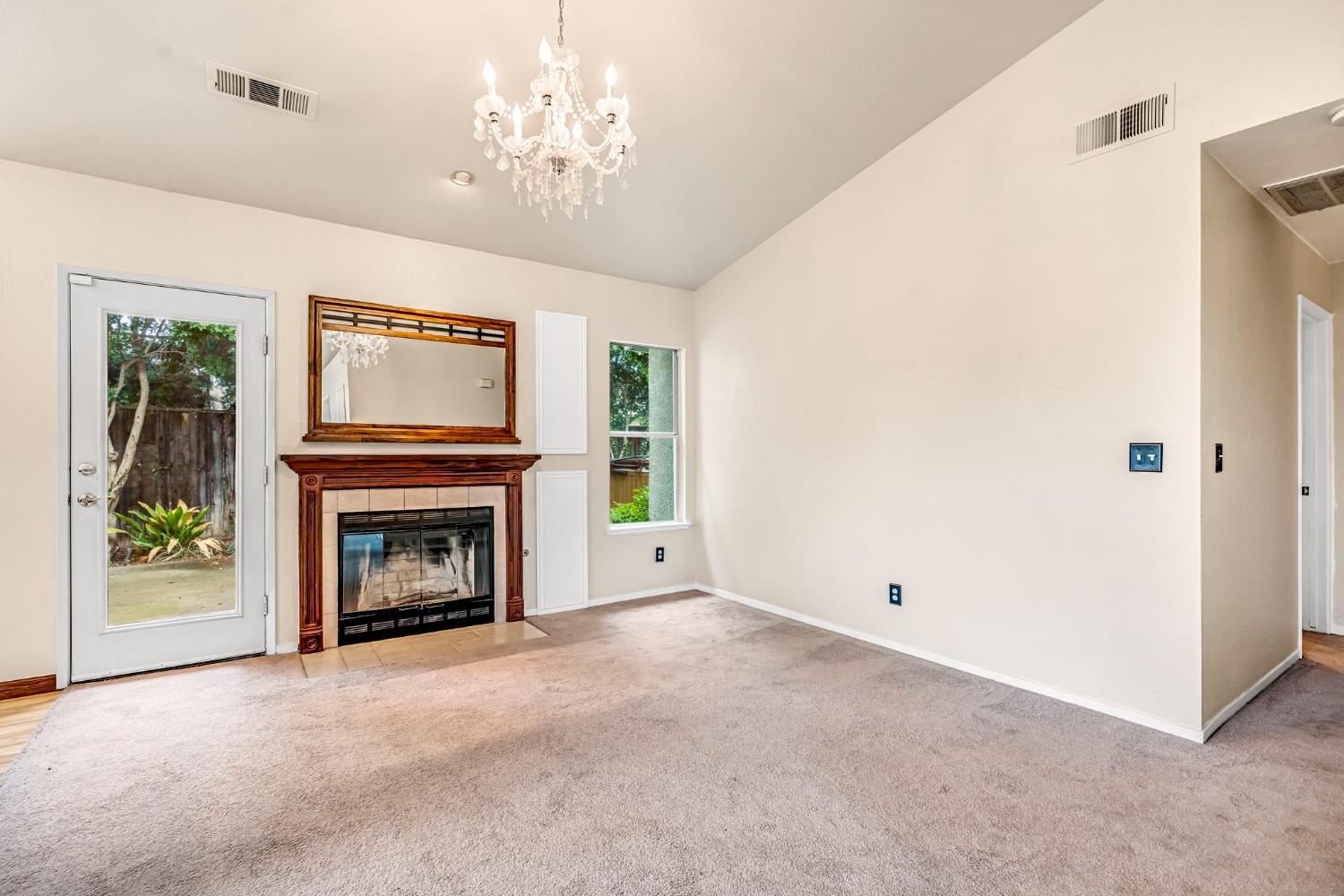 2746 Beverly Ave, Clovis, CA 93611