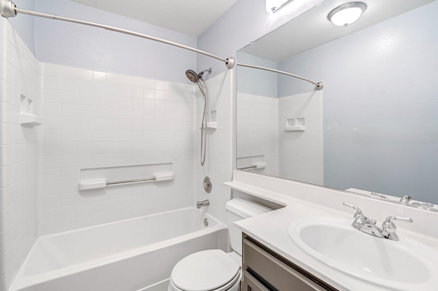 2746 Beverly Ave, Clovis, CA 93611