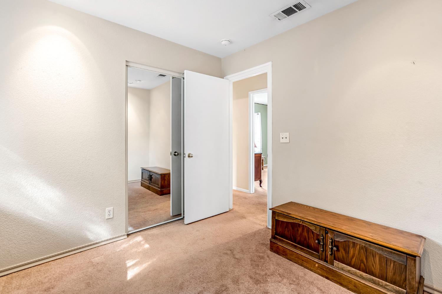 2746 Beverly Ave, Clovis, CA 93611