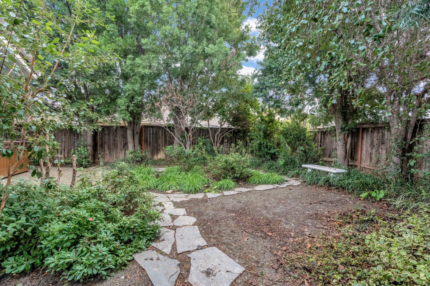 2746 Beverly Ave, Clovis, CA 93611