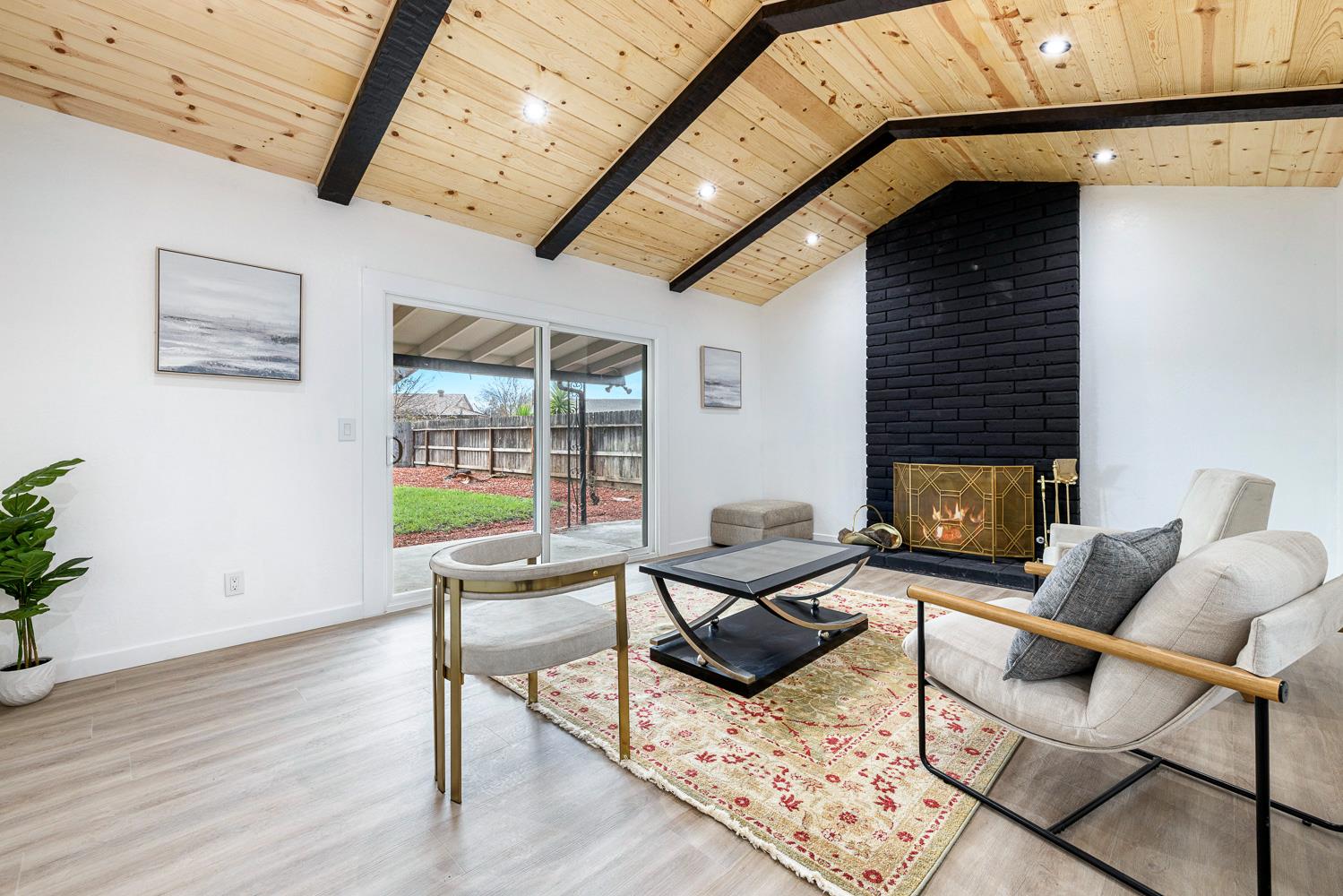 1622 Dennis Ave, Clovis, CA 93611