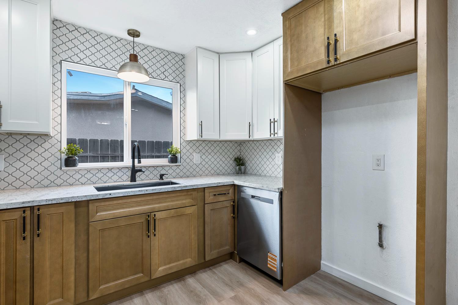 1622 Dennis Ave, Clovis, CA 93611