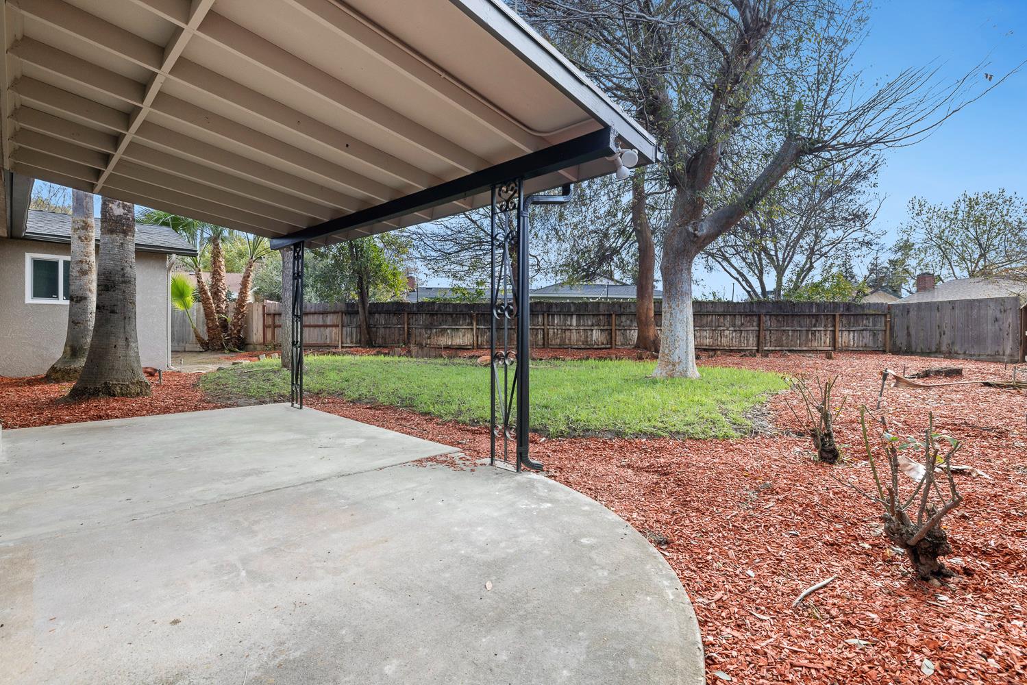 1622 Dennis Ave, Clovis, CA 93611