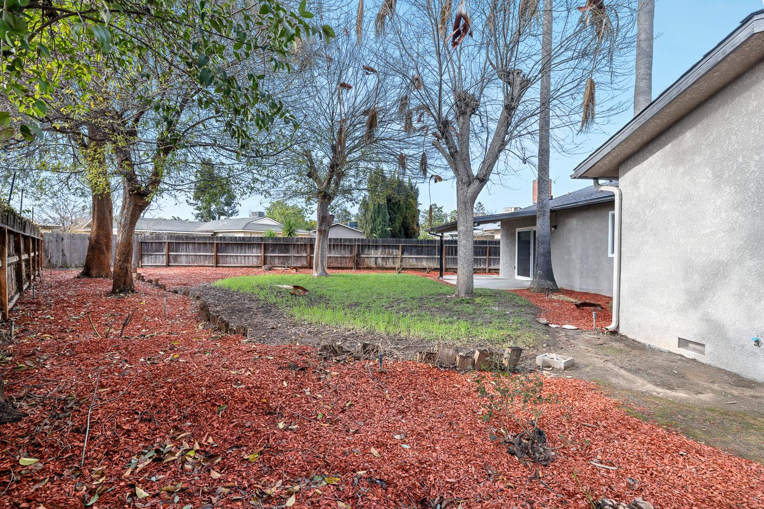 1622 Dennis Ave, Clovis, CA 93611