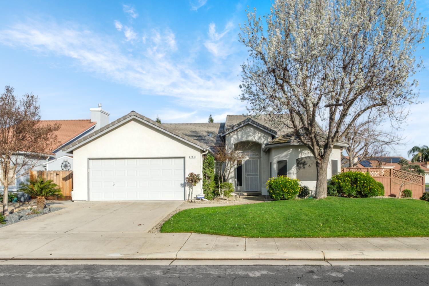 793 Applegate Ave, Clovis, CA 93611