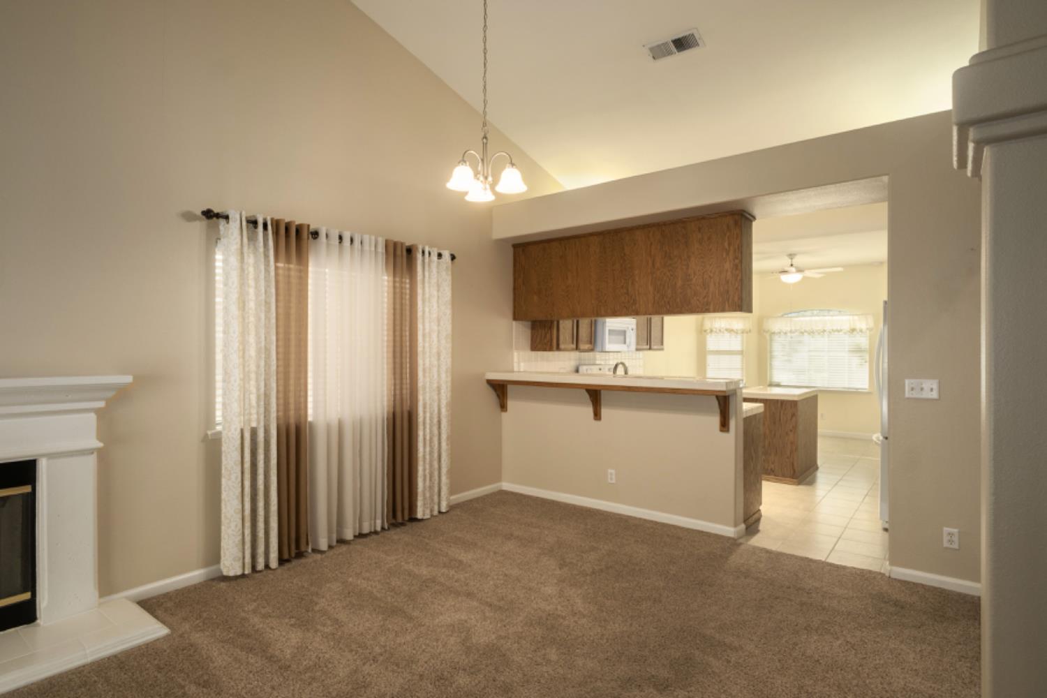 793 Applegate Ave, Clovis, CA 93611