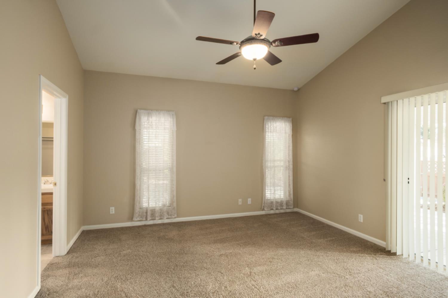 793 Applegate Ave, Clovis, CA 93611