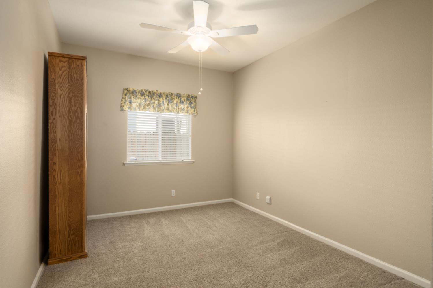 793 Applegate Ave, Clovis, CA 93611