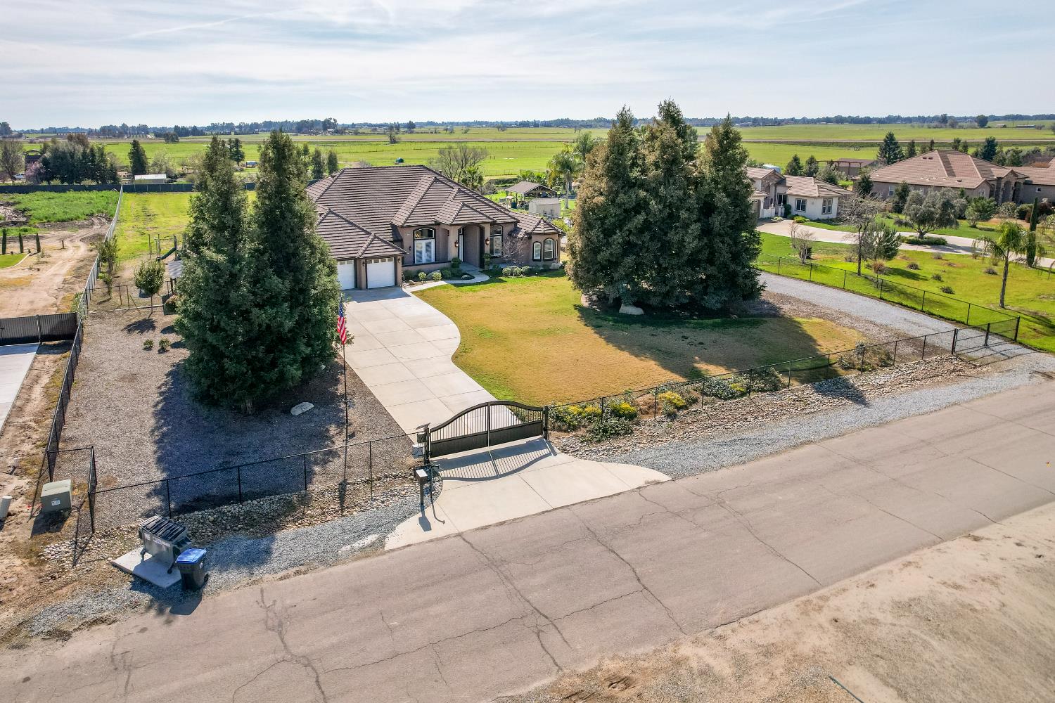 13209 E Falcon Meadow Ln, Clovis, CA 93619