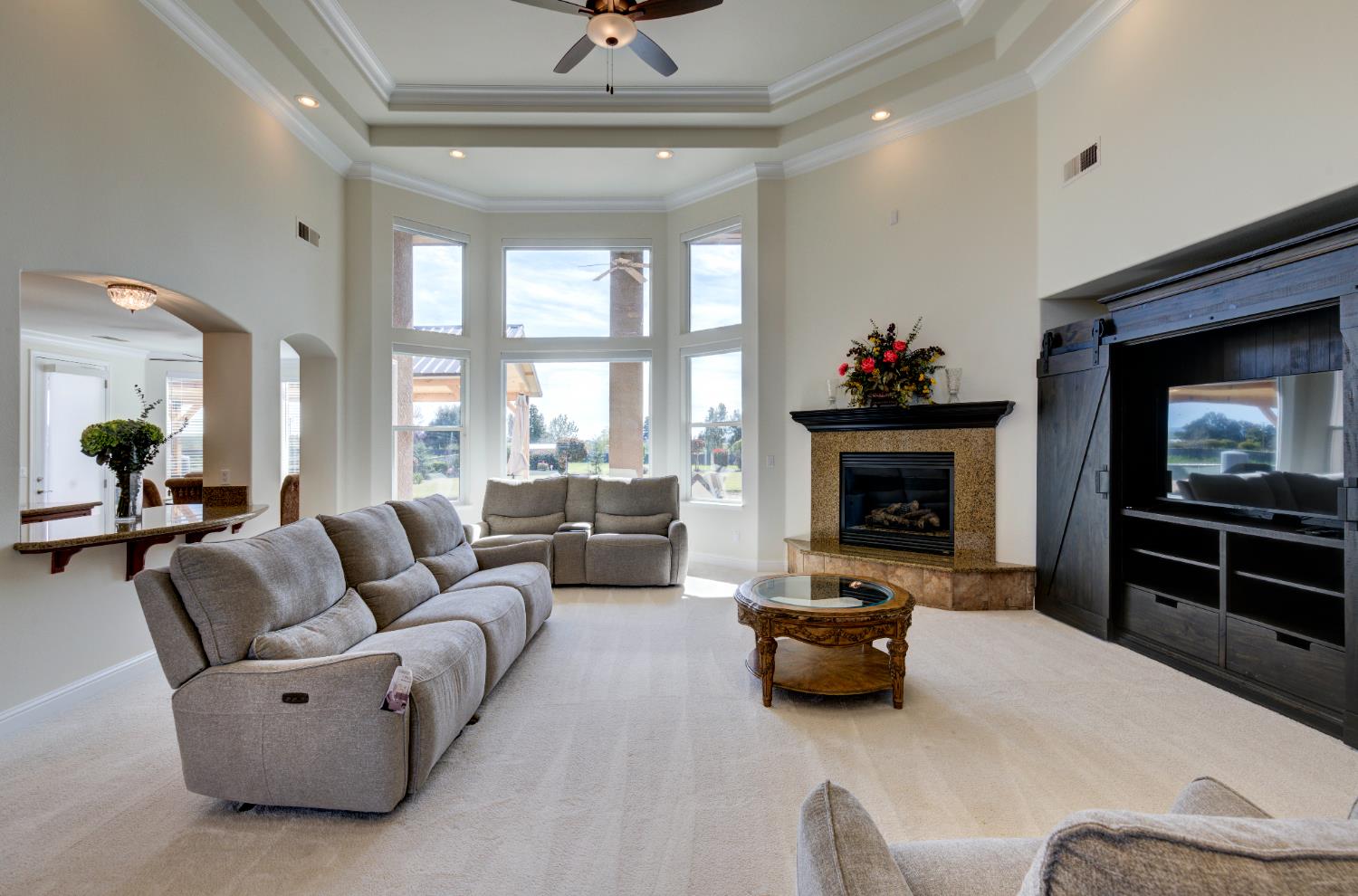 13209 E Falcon Meadow Ln, Clovis, CA 93619