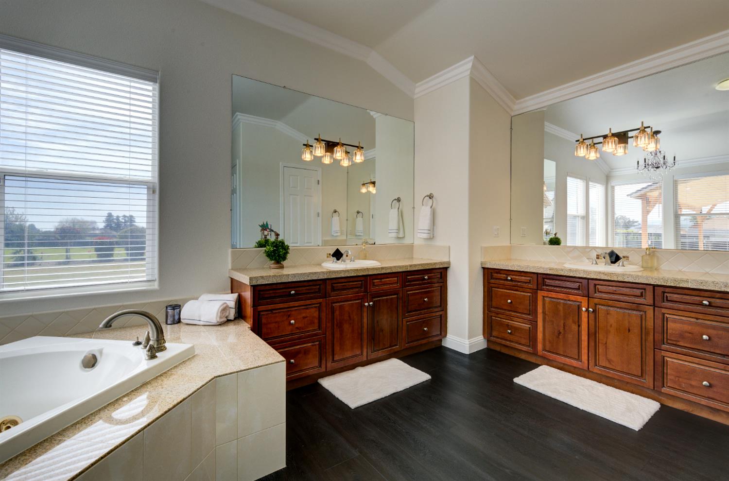 13209 E Falcon Meadow Ln, Clovis, CA 93619