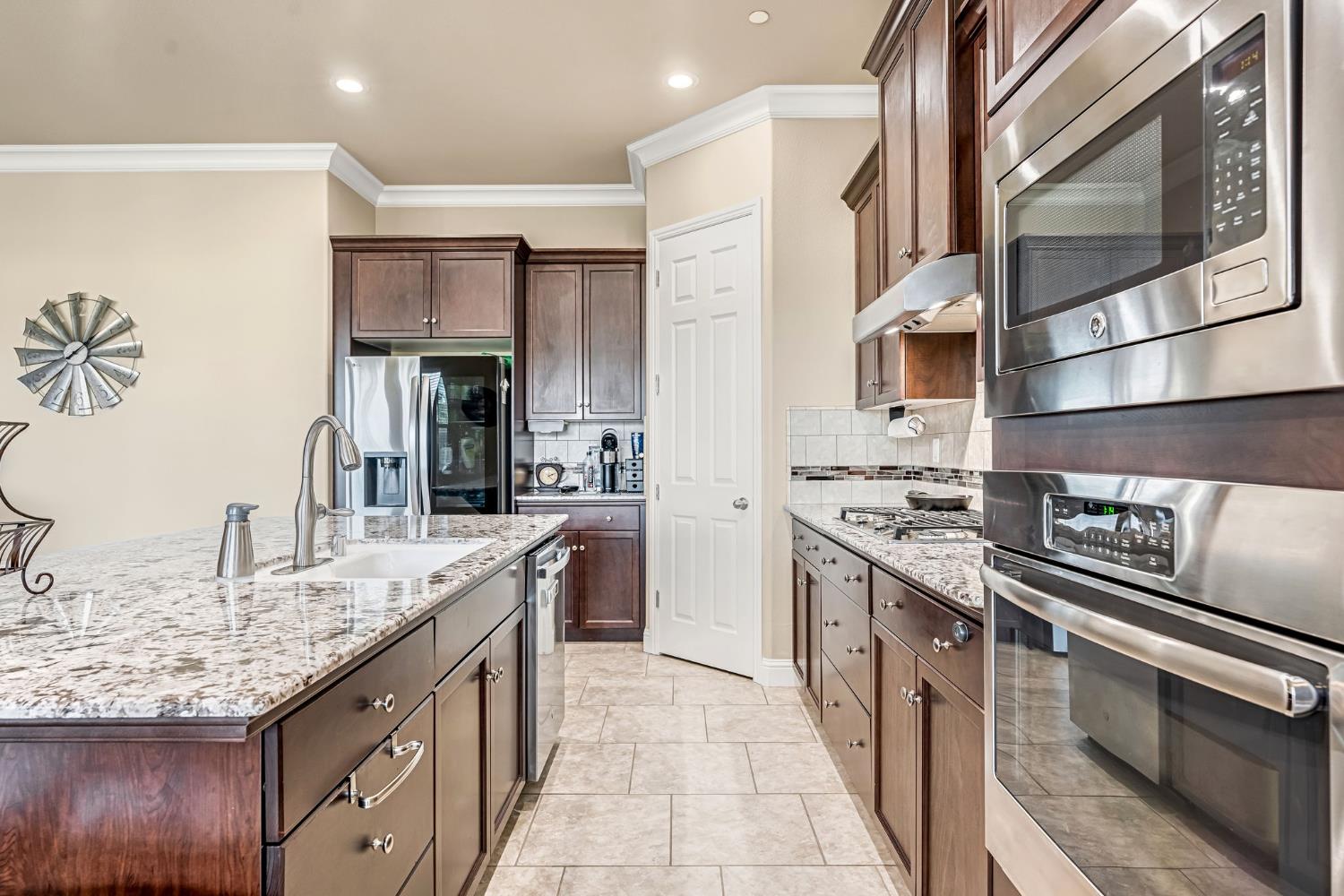 3255 Roberts Ave, Clovis, CA 93619