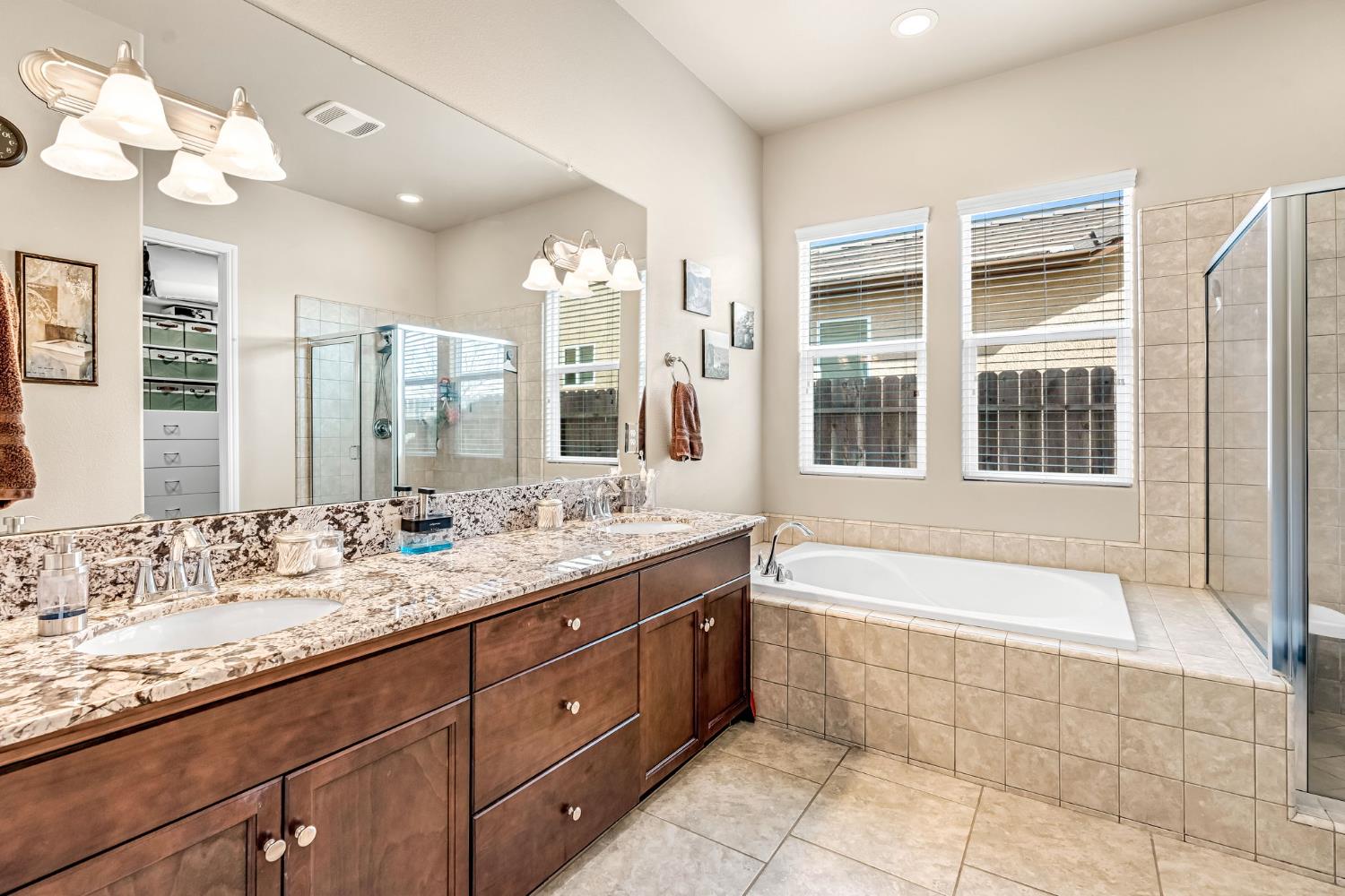 3255 Roberts Ave, Clovis, CA 93619