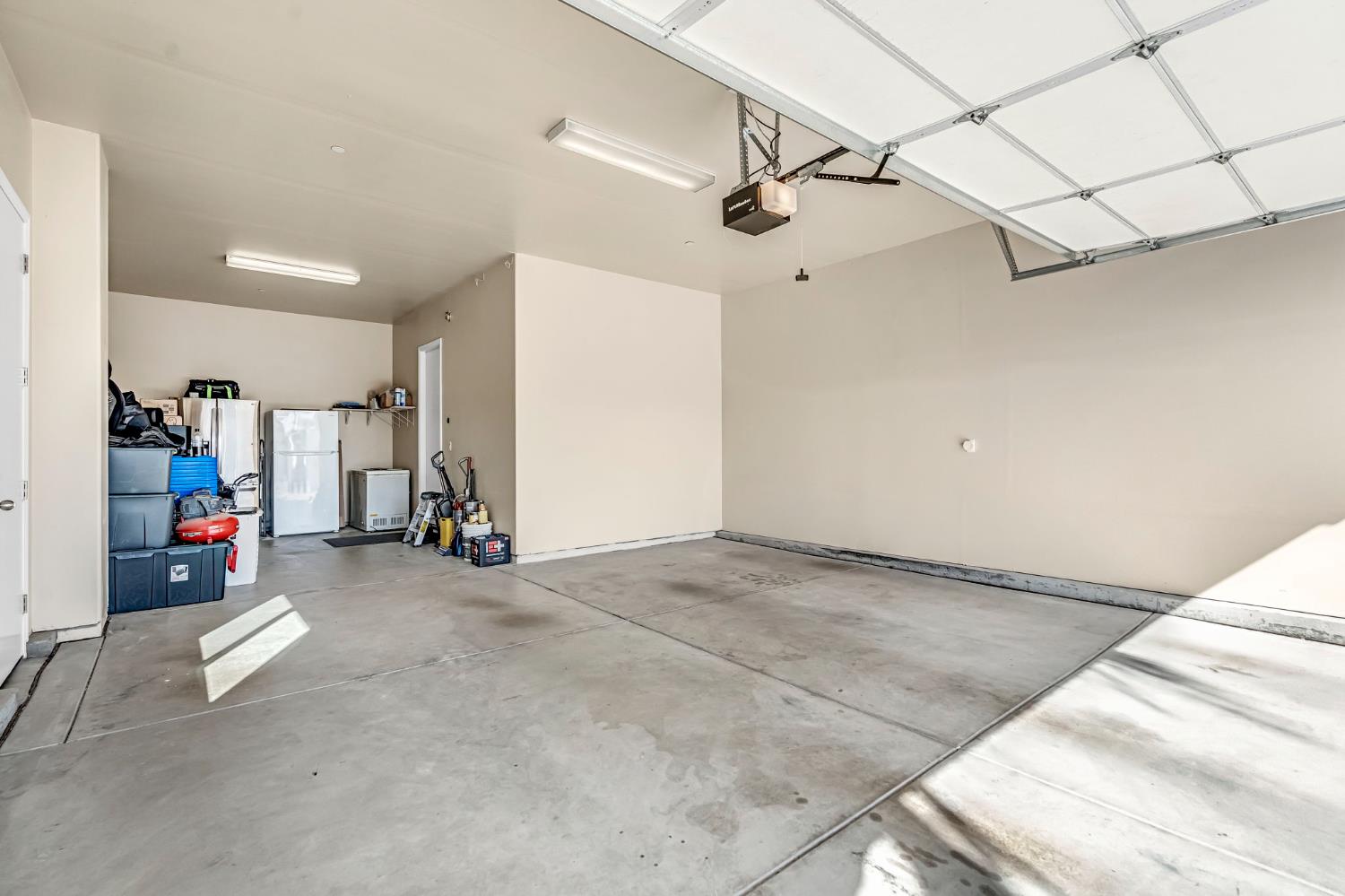 3255 Roberts Ave, Clovis, CA 93619