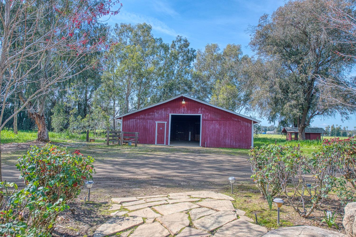 7881 N Thompson Ave, Clovis, CA 93619