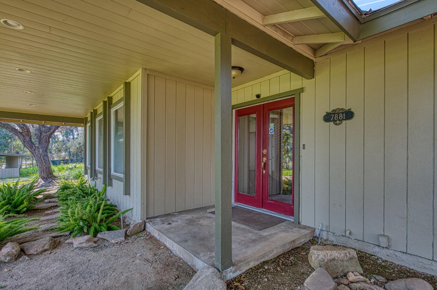 7881 N Thompson Ave, Clovis, CA 93619