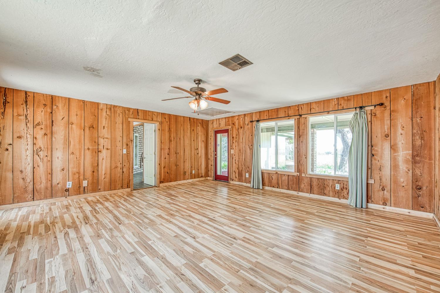 7881 N Thompson Ave, Clovis, CA 93619