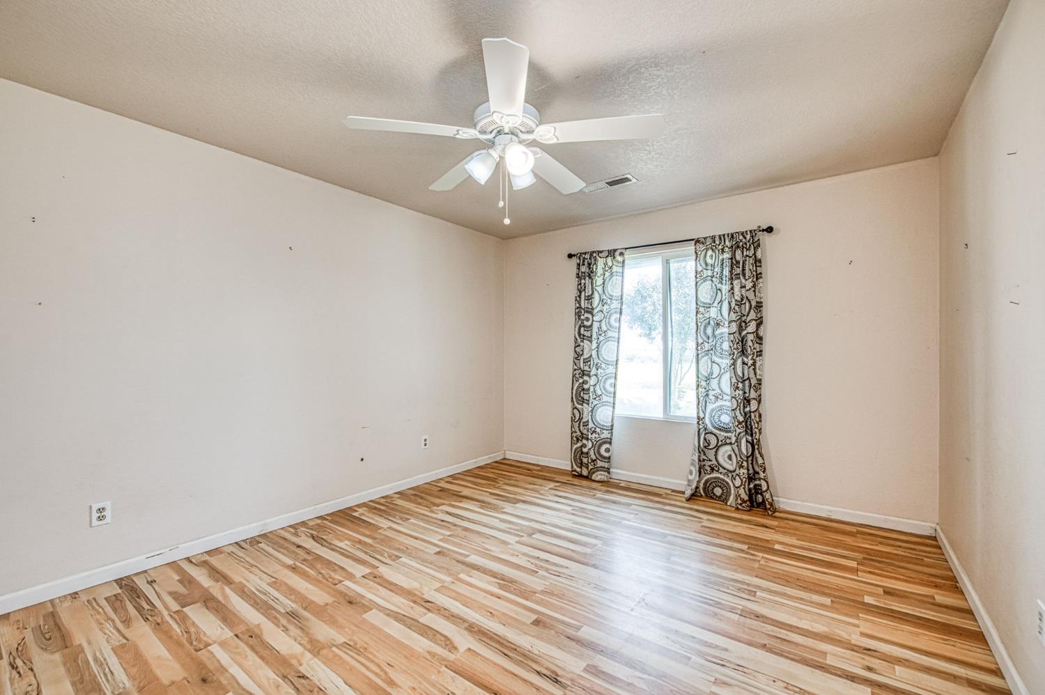 7881 N Thompson Ave, Clovis, CA 93619