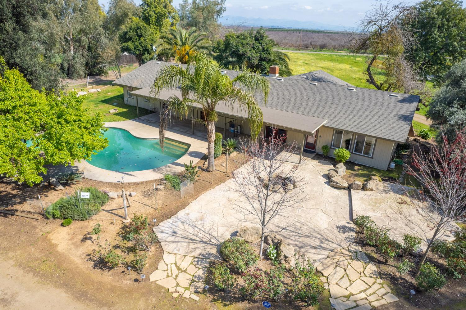 7881 N Thompson Ave, Clovis, CA 93619