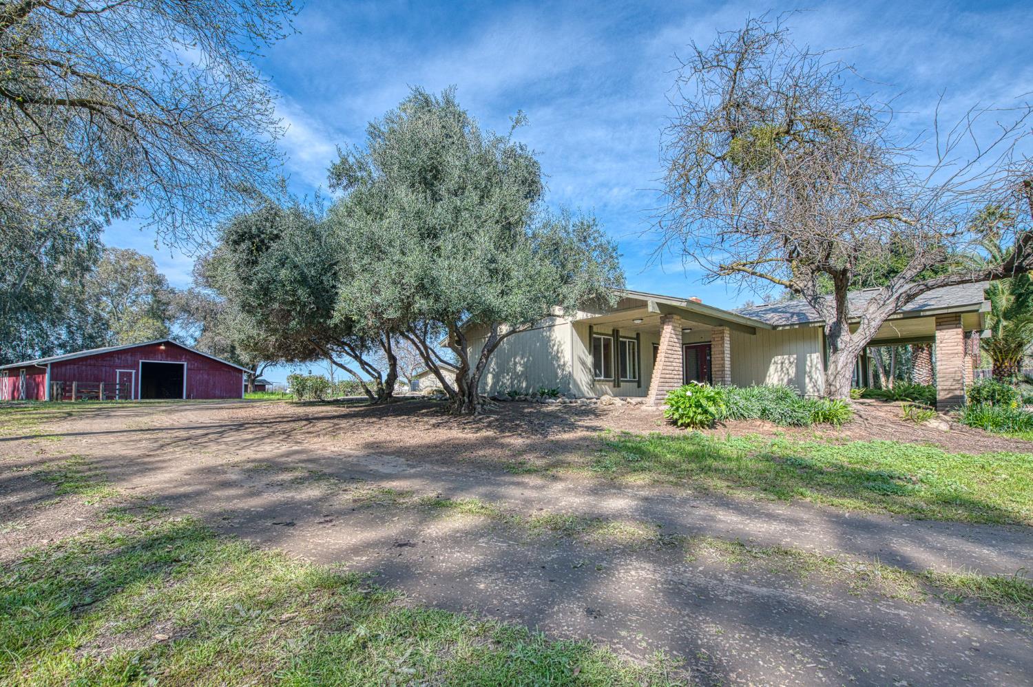 7881 N Thompson Ave, Clovis, CA 93619