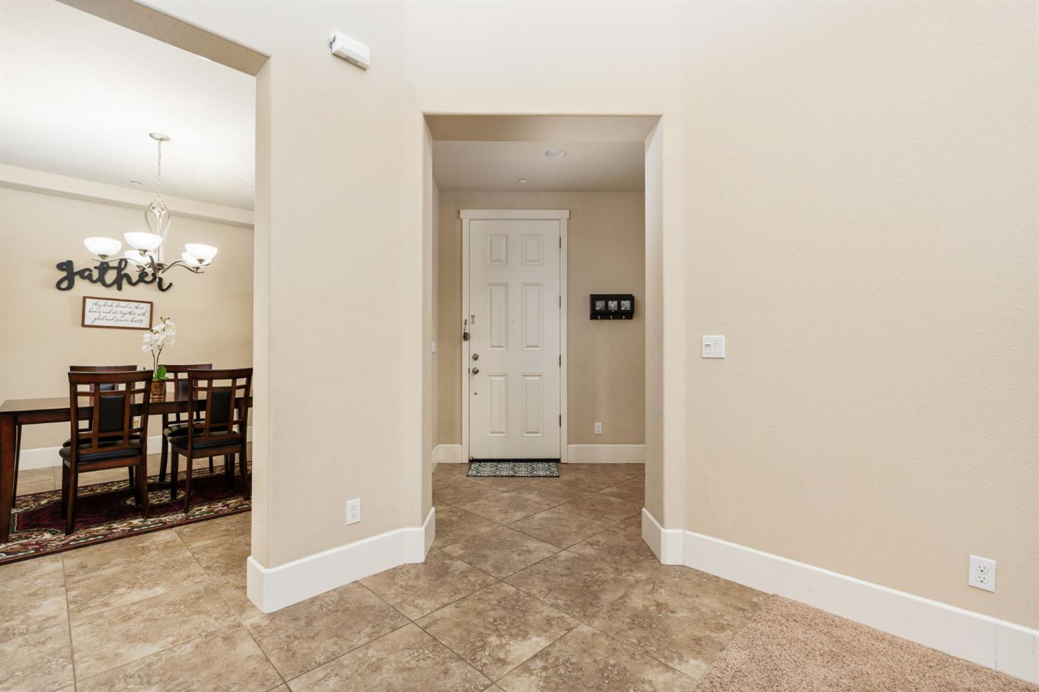 1814 N Notting Hill Ln, Clovis, CA 93619