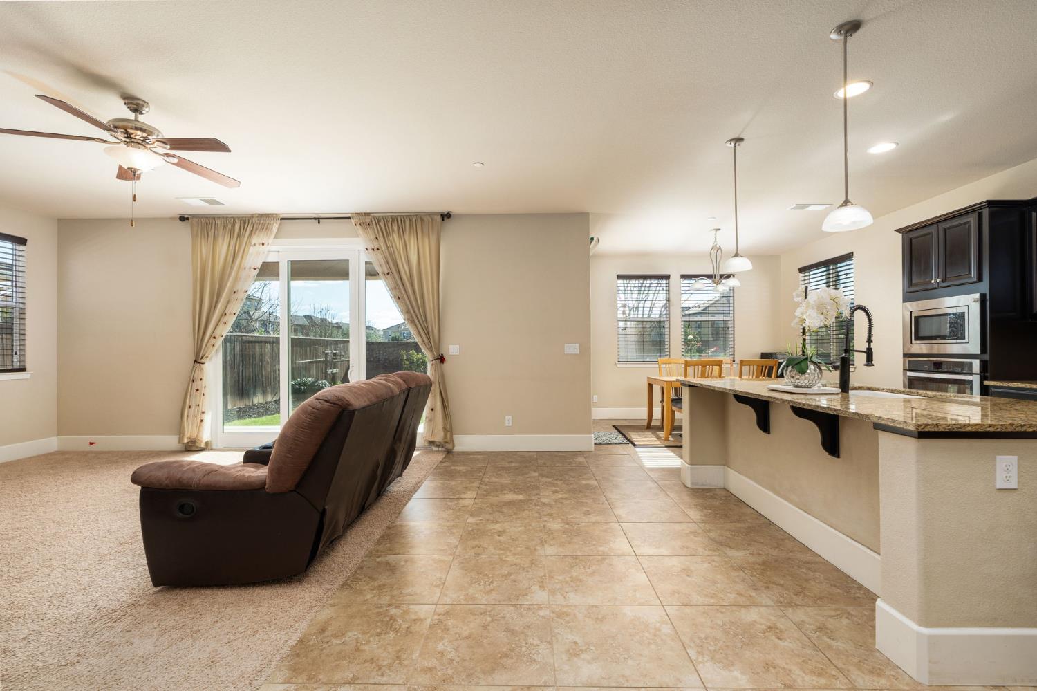 1814 N Notting Hill Ln, Clovis, CA 93619