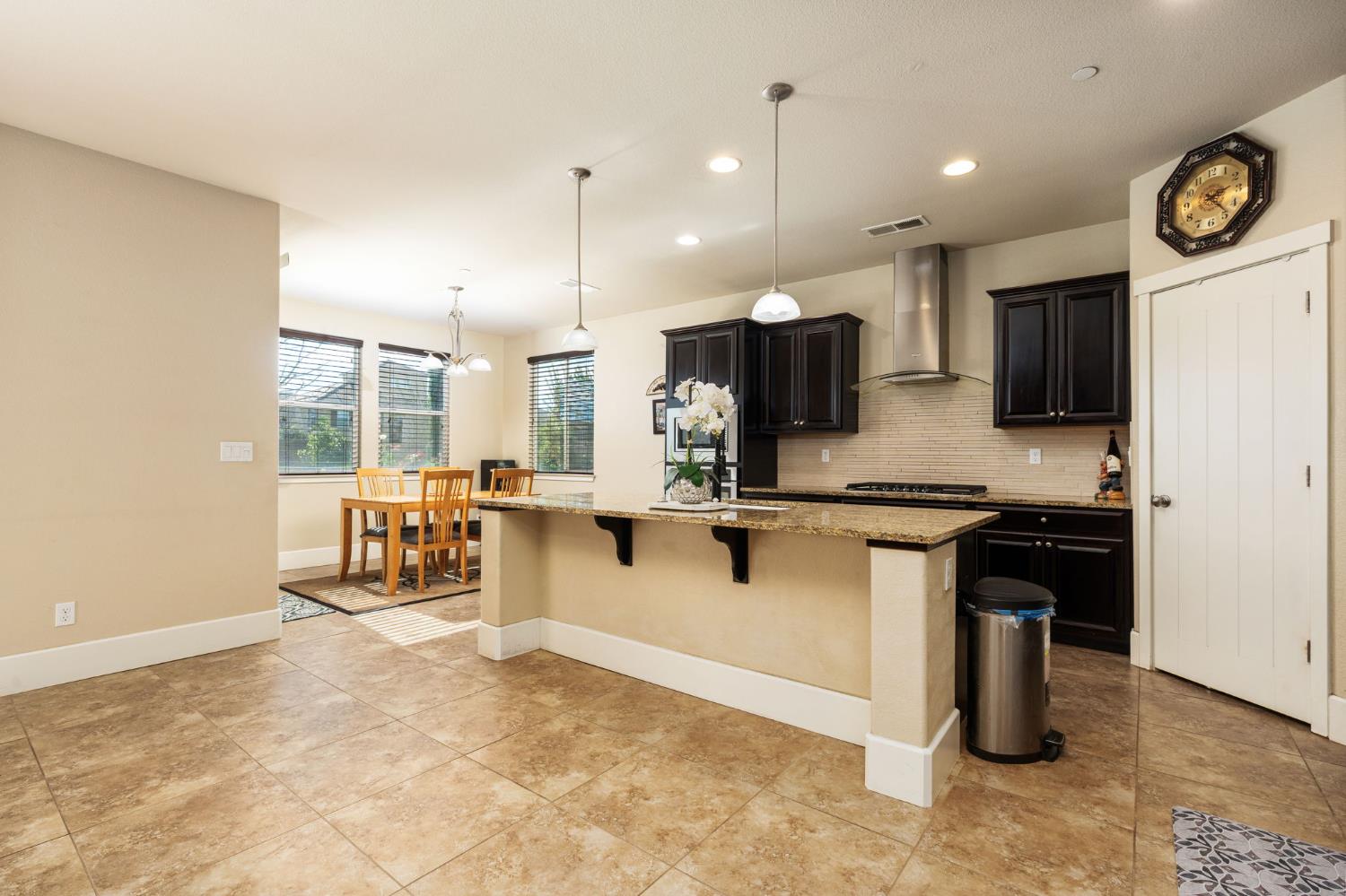 1814 N Notting Hill Ln, Clovis, CA 93619