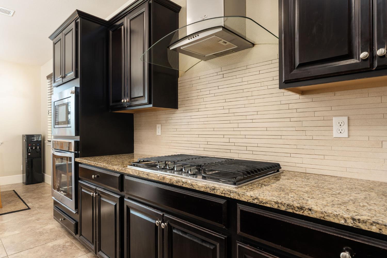 1814 N Notting Hill Ln, Clovis, CA 93619