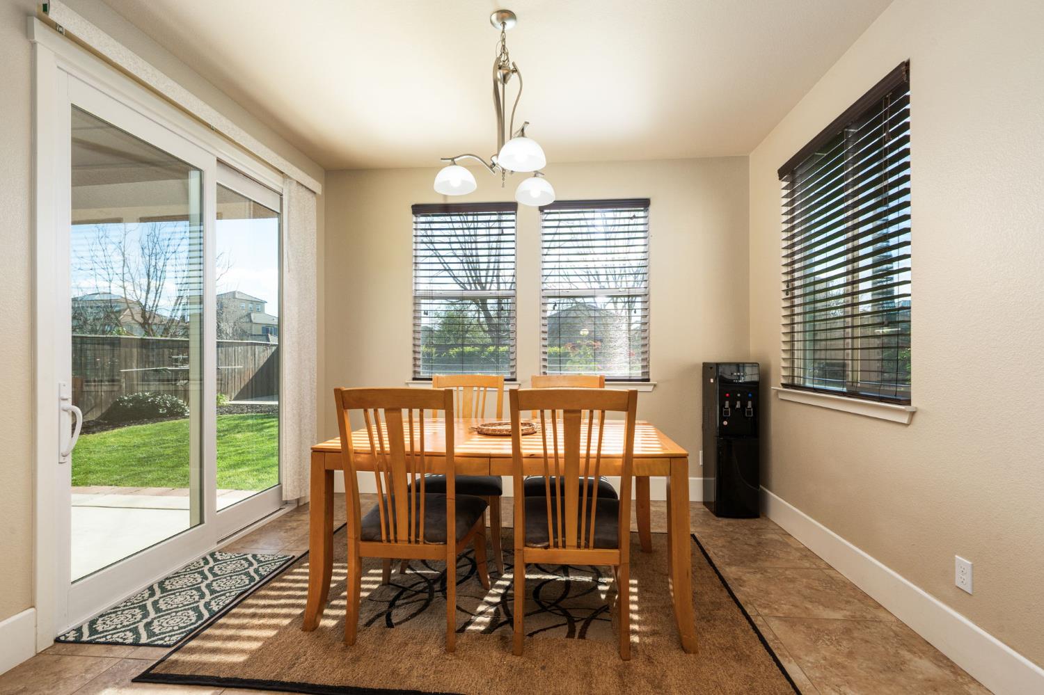 1814 N Notting Hill Ln, Clovis, CA 93619