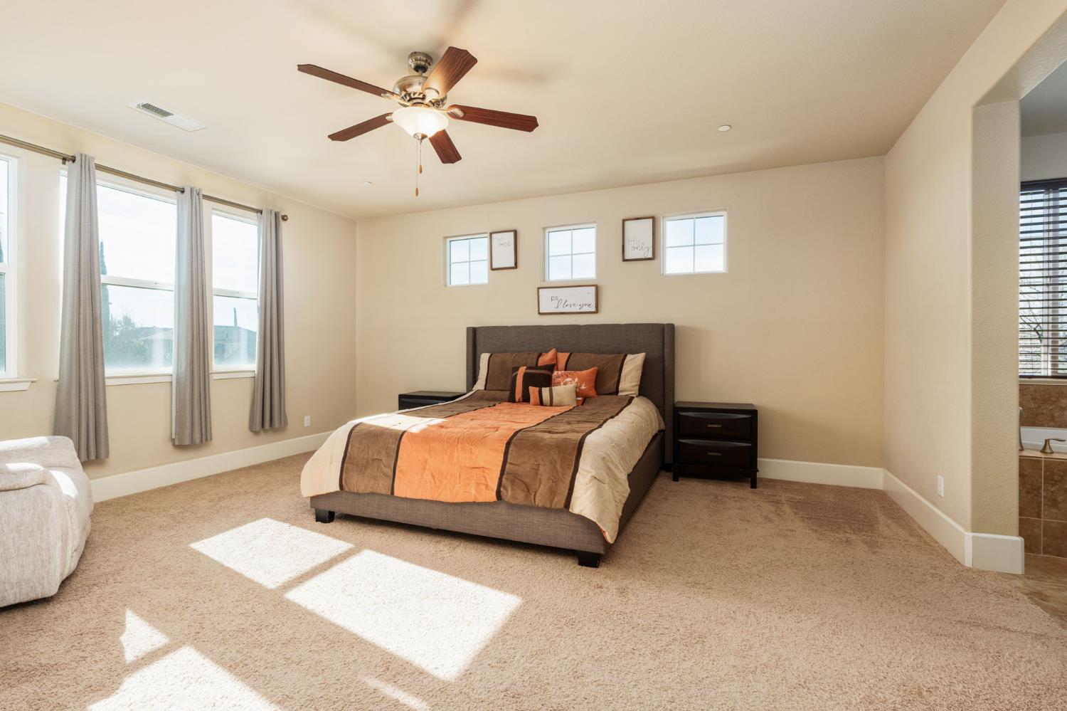 1814 N Notting Hill Ln, Clovis, CA 93619