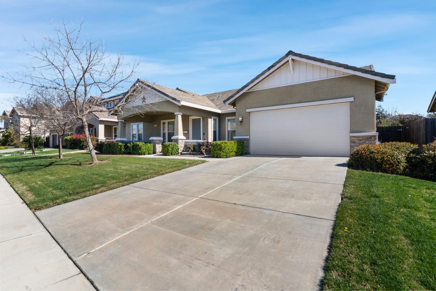 2885 Blackwood Ave, Clovis, CA 93619