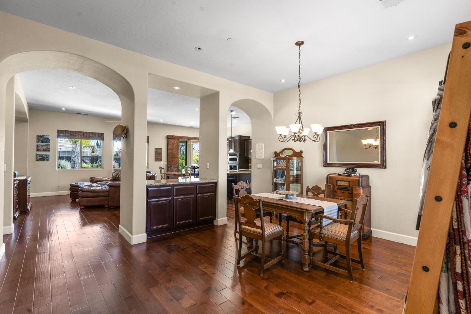 2885 Blackwood Ave, Clovis, CA 93619