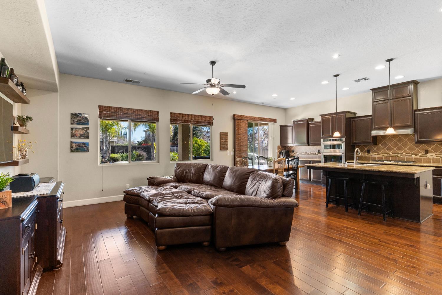 2885 Blackwood Ave, Clovis, CA 93619