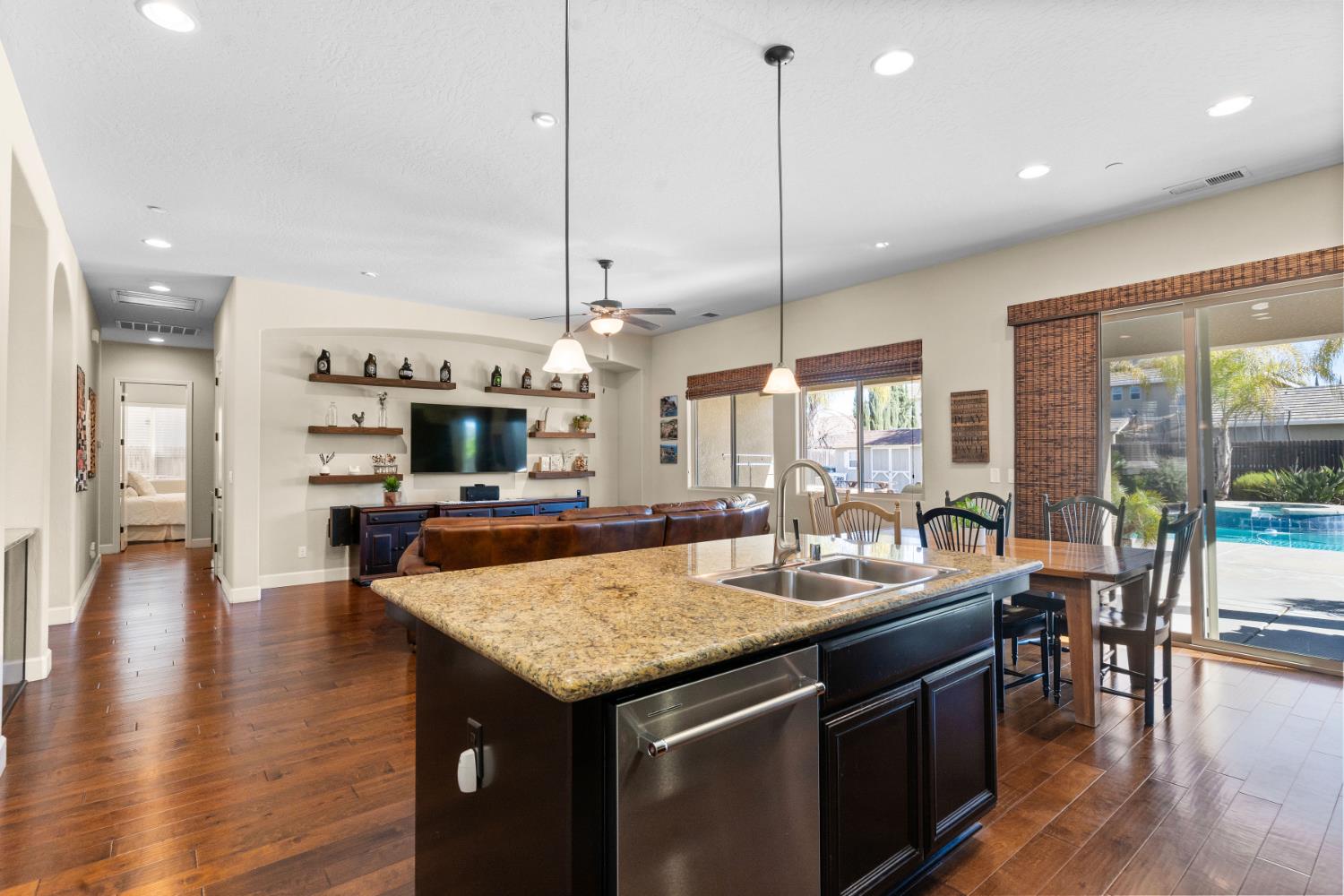 2885 Blackwood Ave, Clovis, CA 93619