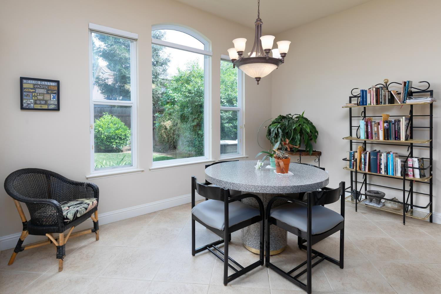 1827 N Joshua Ave, Clovis, CA 93619