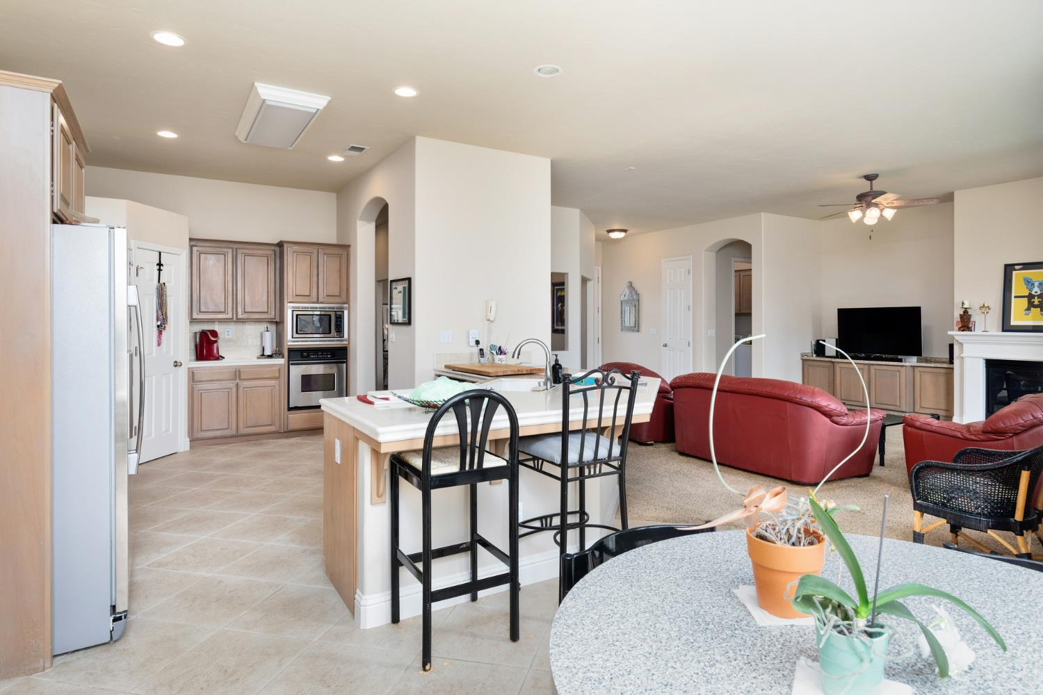 1827 N Joshua Ave, Clovis, CA 93619