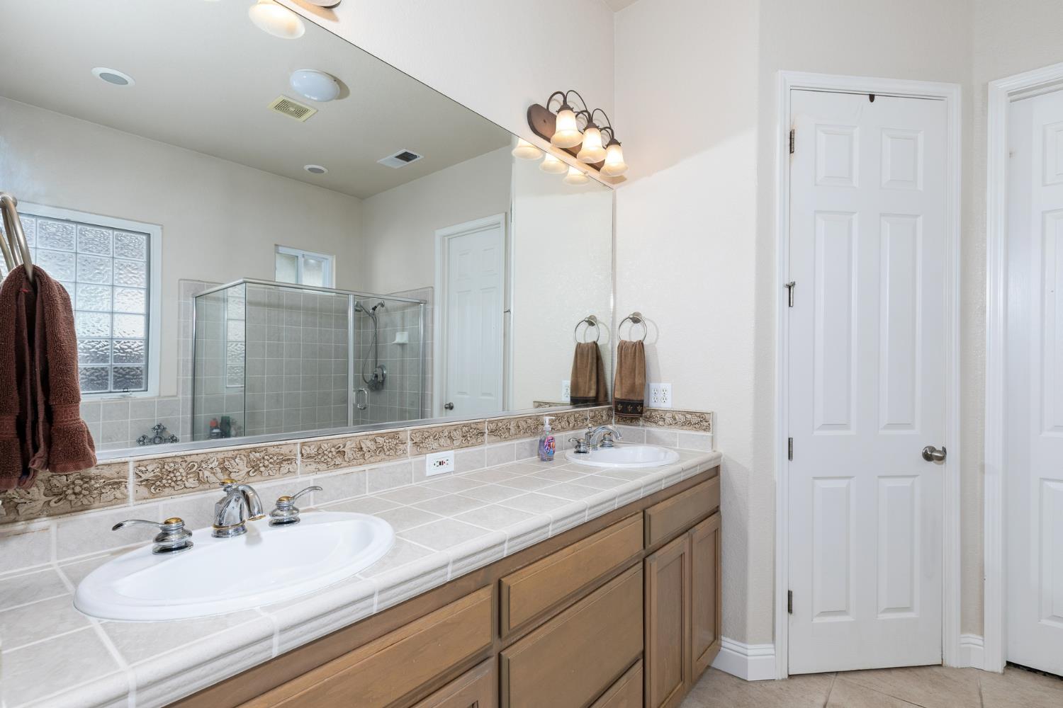 1827 N Joshua Ave, Clovis, CA 93619