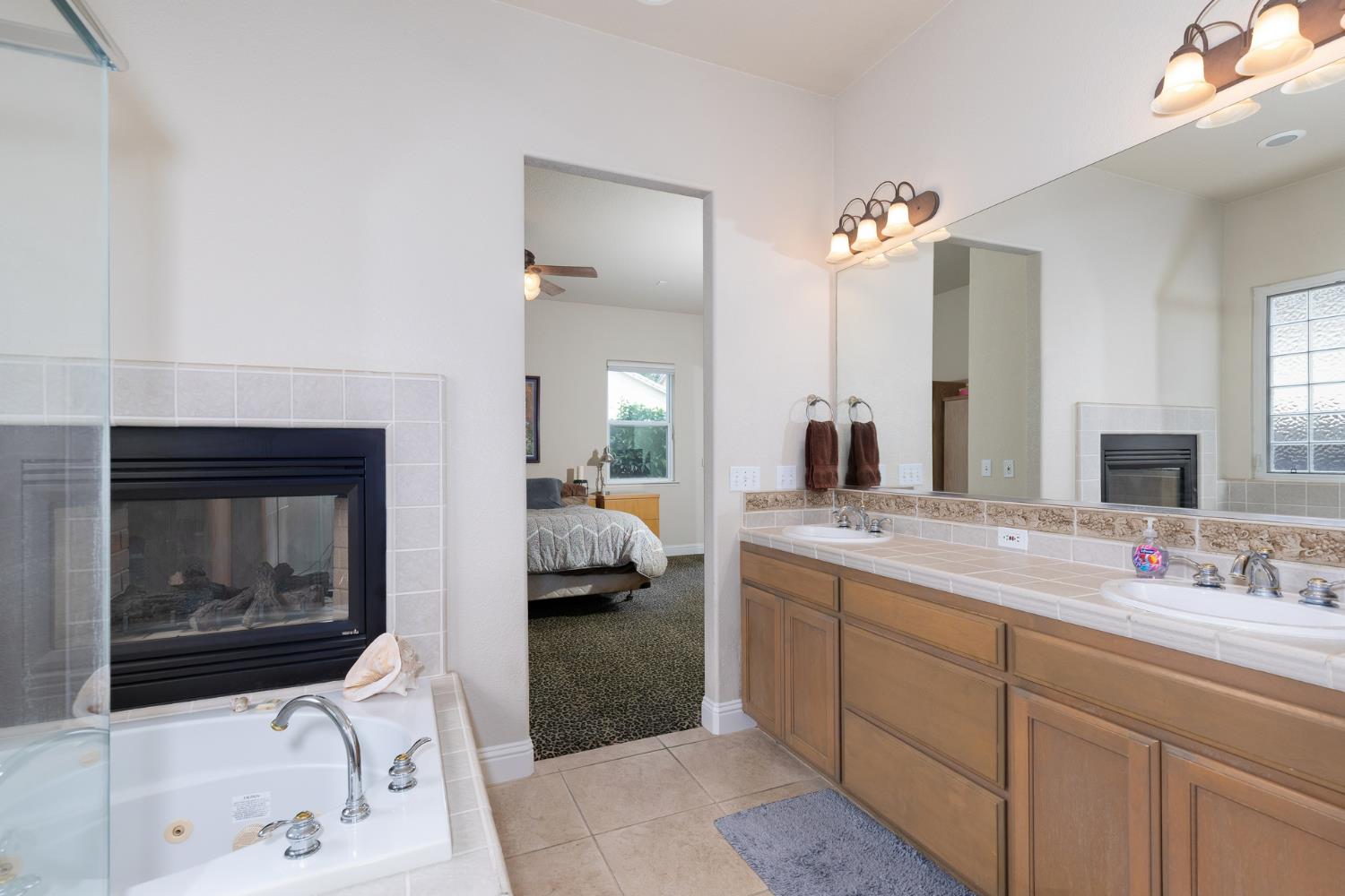 1827 N Joshua Ave, Clovis, CA 93619