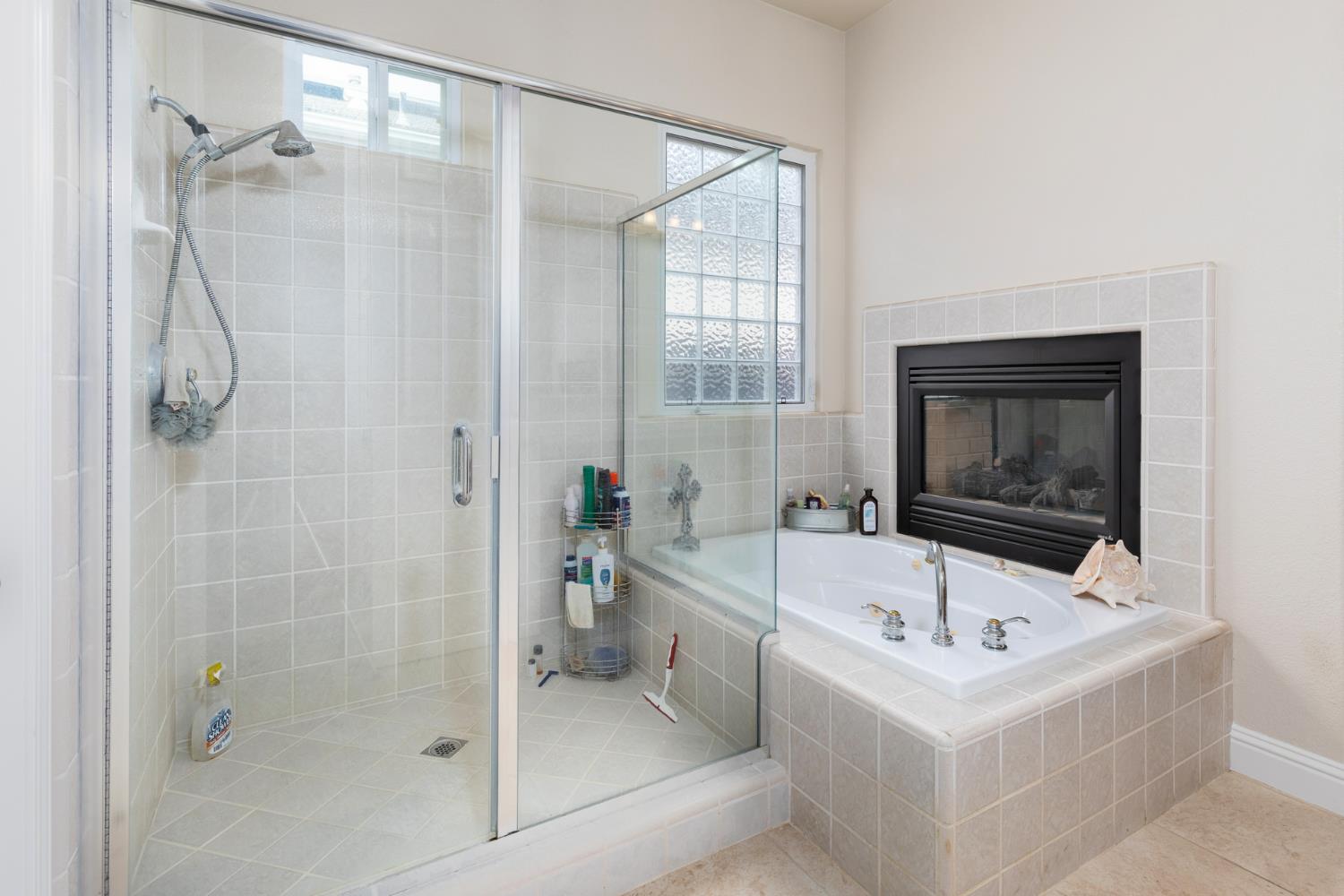 1827 N Joshua Ave, Clovis, CA 93619