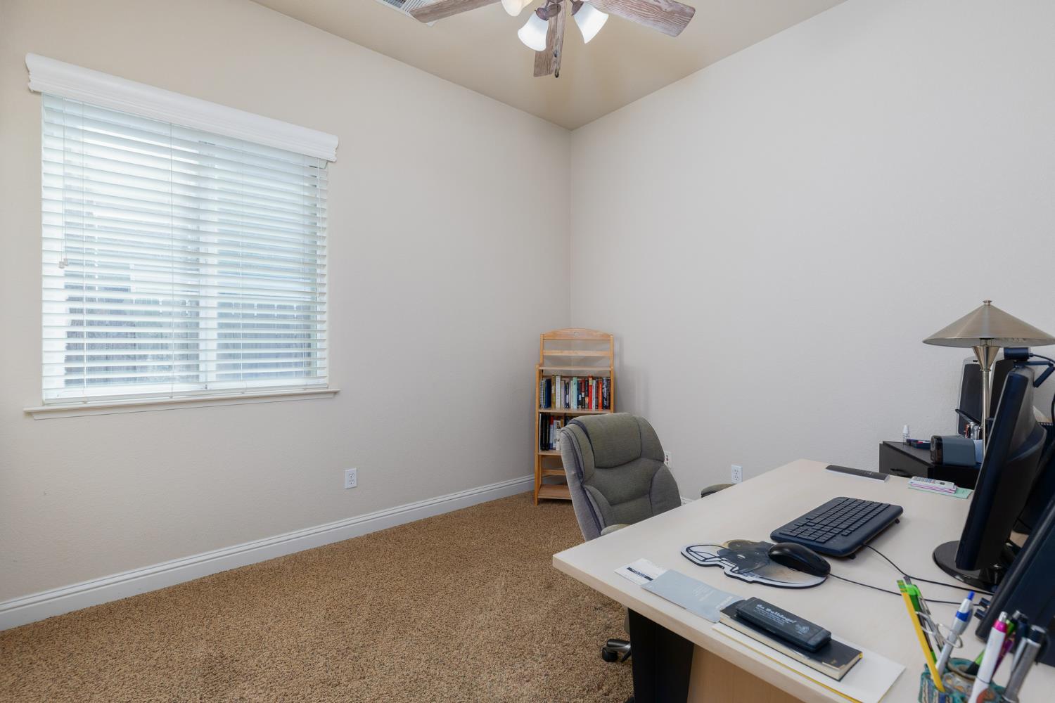 1827 N Joshua Ave, Clovis, CA 93619