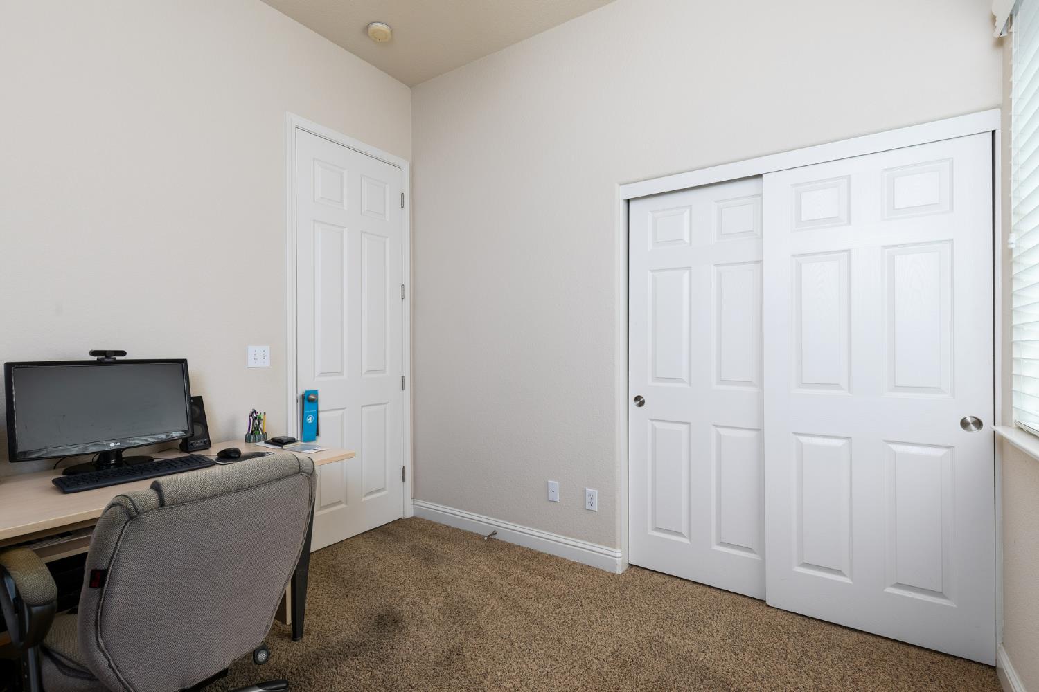 1827 N Joshua Ave, Clovis, CA 93619