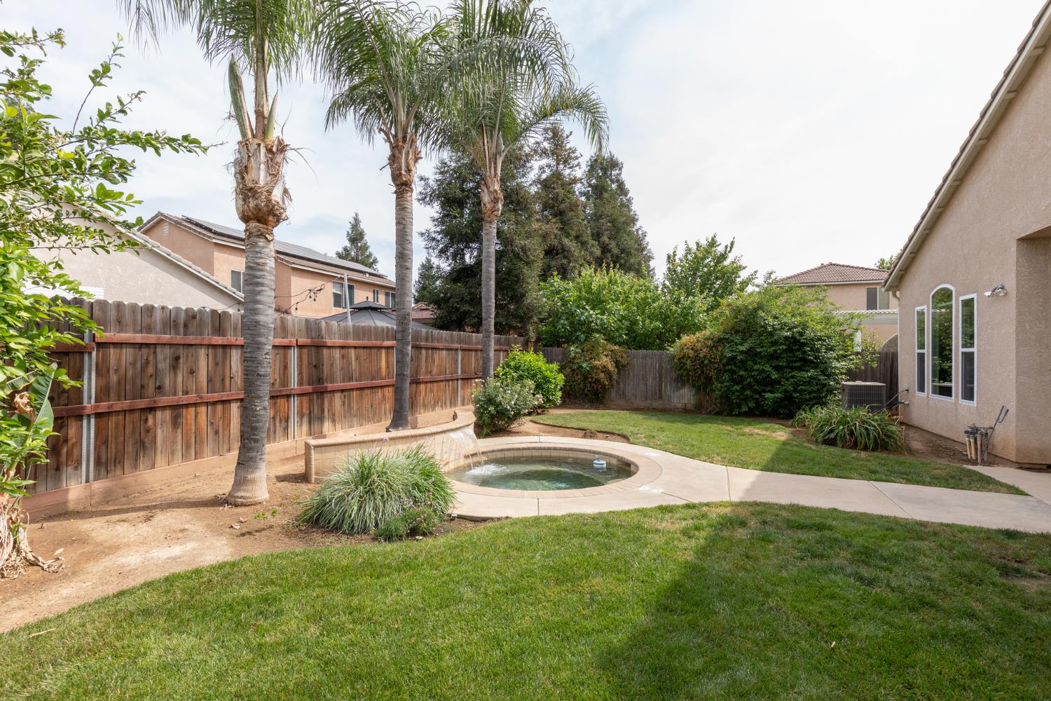 1827 N Joshua Ave, Clovis, CA 93619