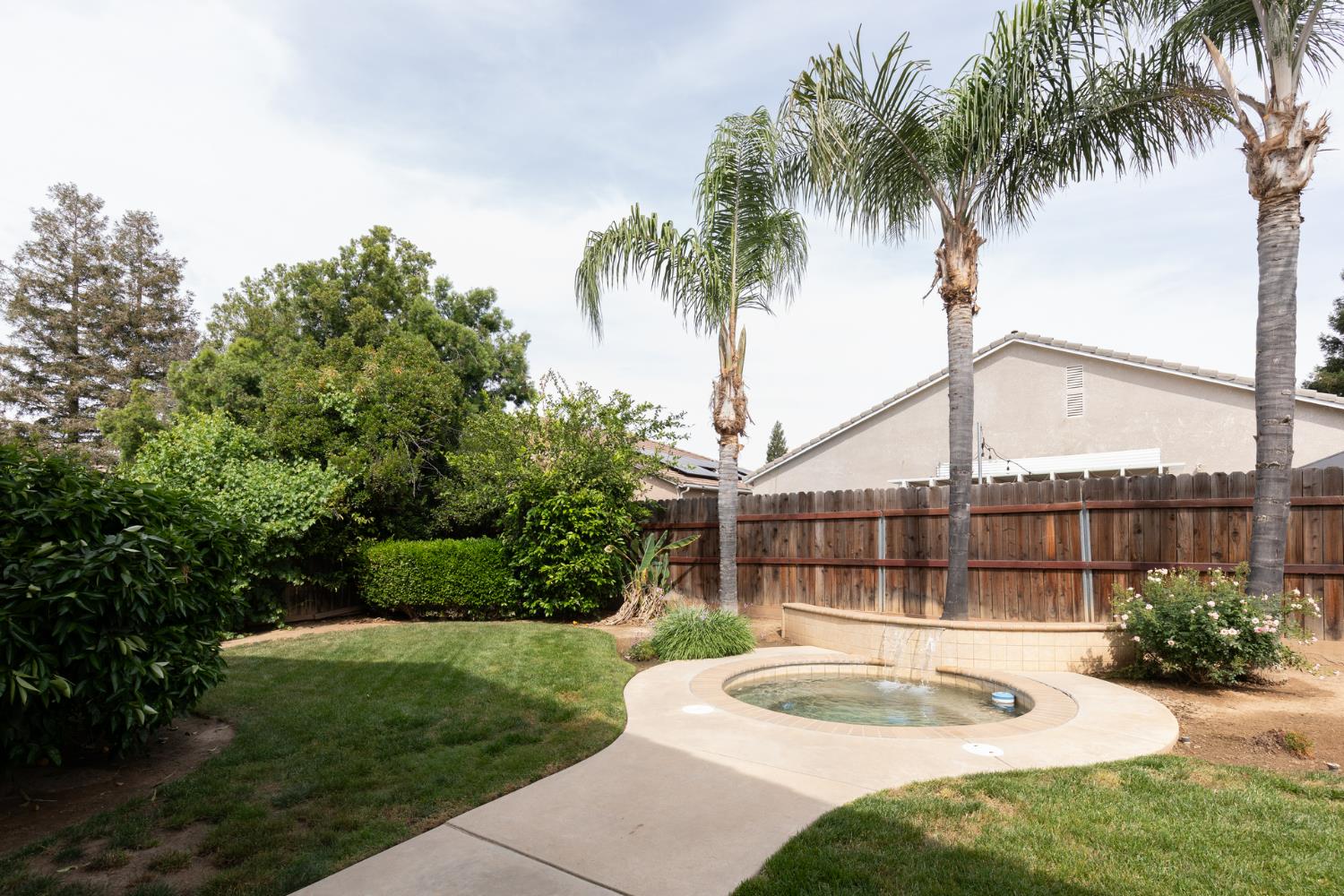 1827 N Joshua Ave, Clovis, CA 93619