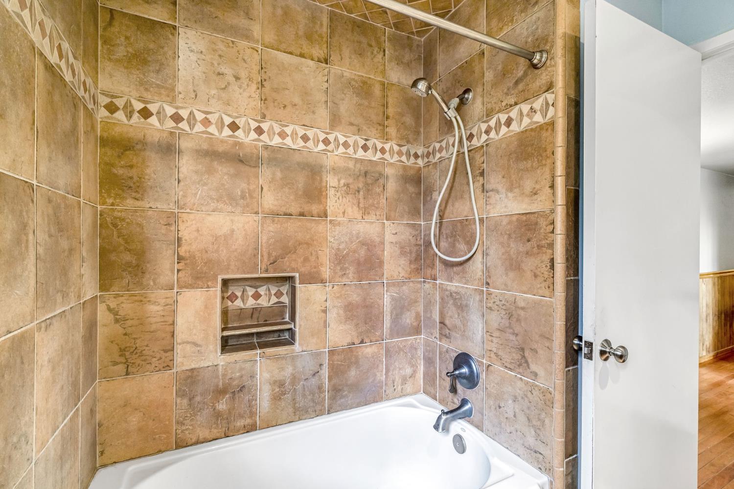 1606 Barstow Ave, Clovis, CA 93611